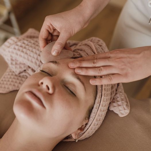 massages-quartz-rose-institut-facialiste-DermaLy